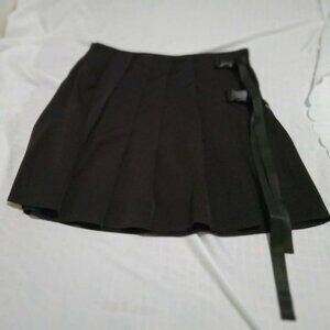 Black pleated mini skirt with ribbons